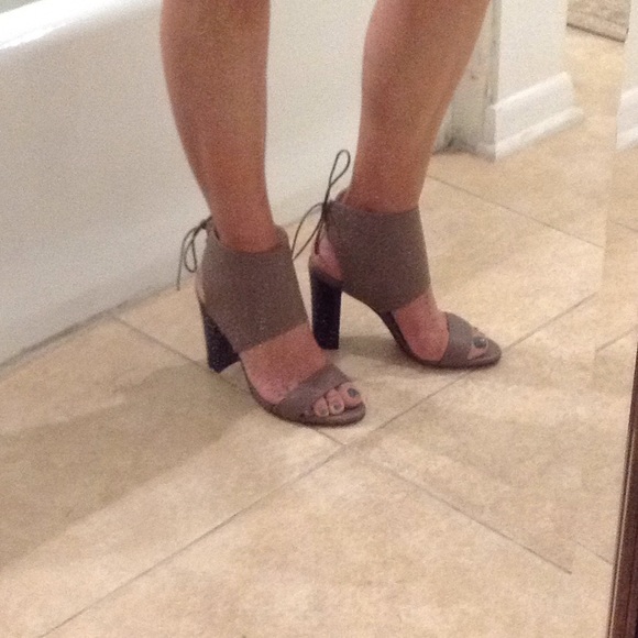 Shoes - Picture 4 of 4